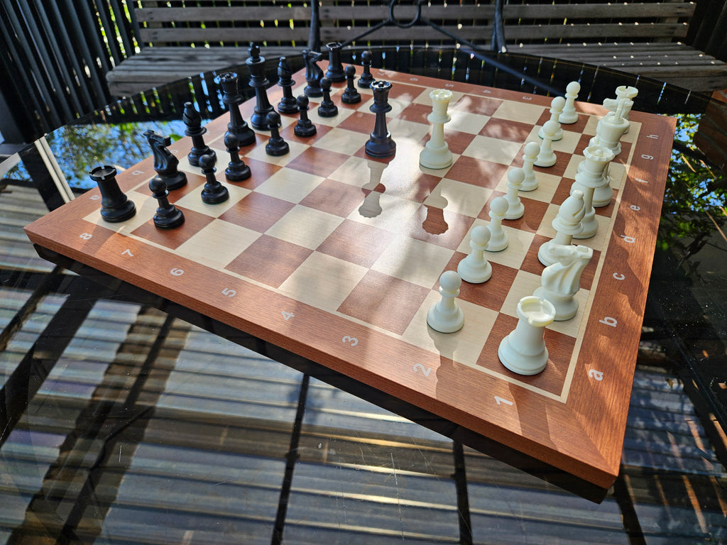 Combo de piezas plásticas estándar y tablero de madera